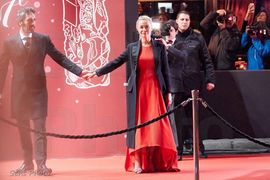 Emmanuelle Béart arrive à la 41e cérémonie des César 2016